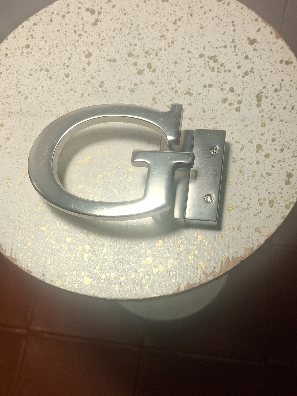 Silver 'G' Belt Buckle - Metallic Accent